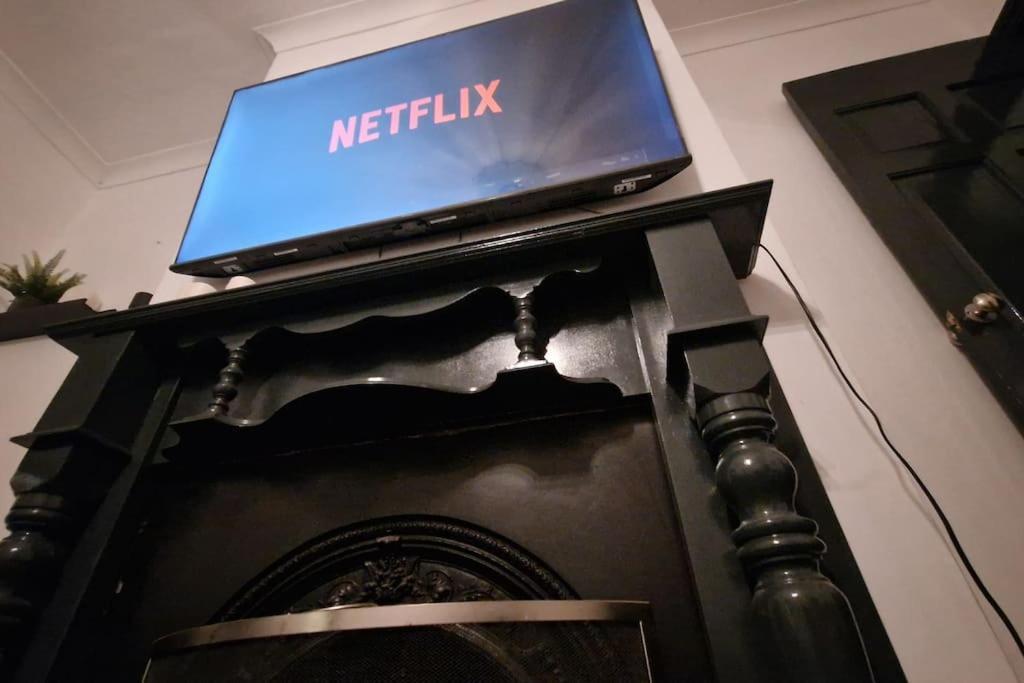 Holiday home Contractor's Haven: 4-room House With Smart Tv And Parking