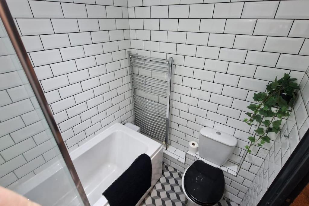 Contractor's Haven: 4-room House With Smart Tv And Parking Holiday home