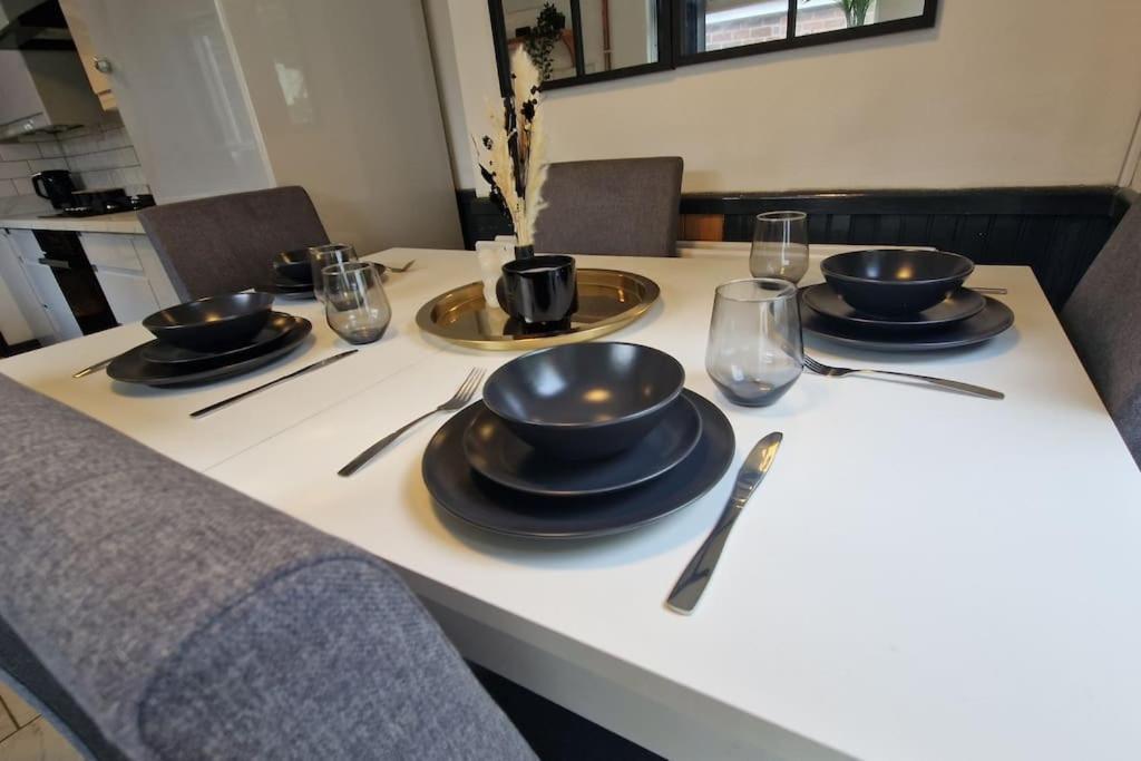 Holiday home Contractor's Haven: 4-room House With Smart Tv And Parking *